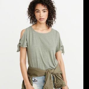 SLEEVE TEE, Crew neckline and straight hem